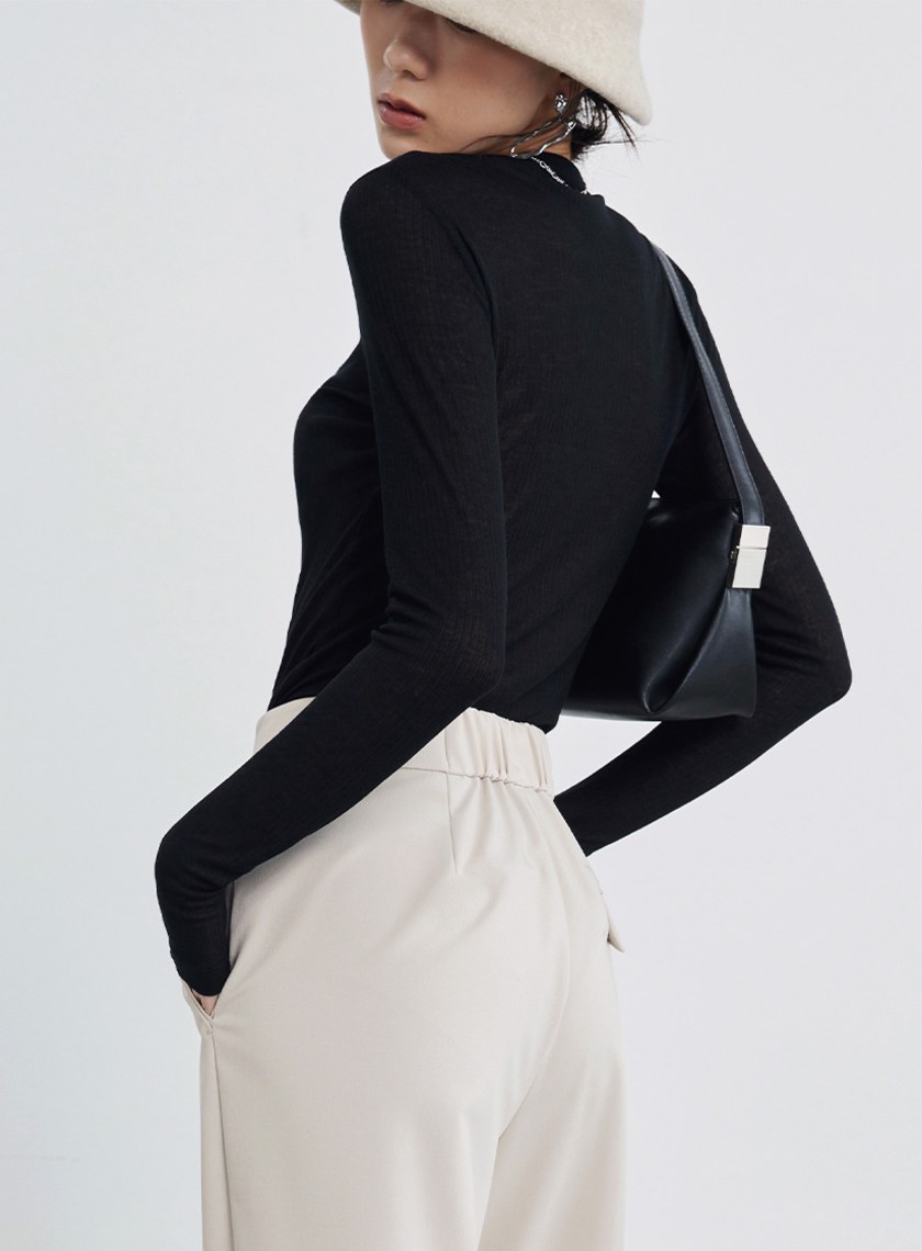 半高領舒適高彈內搭上衣